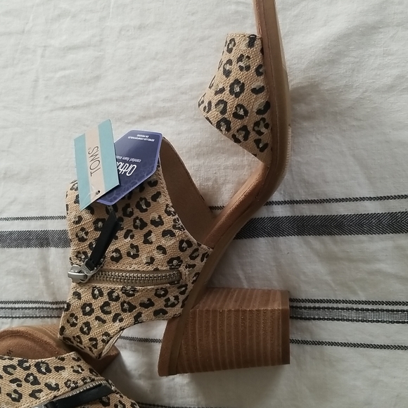 TOMS - Picture 5 of 9